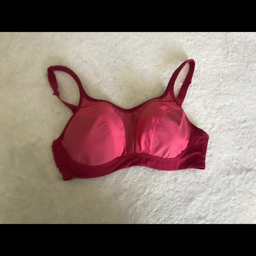 Chantelle sports bra